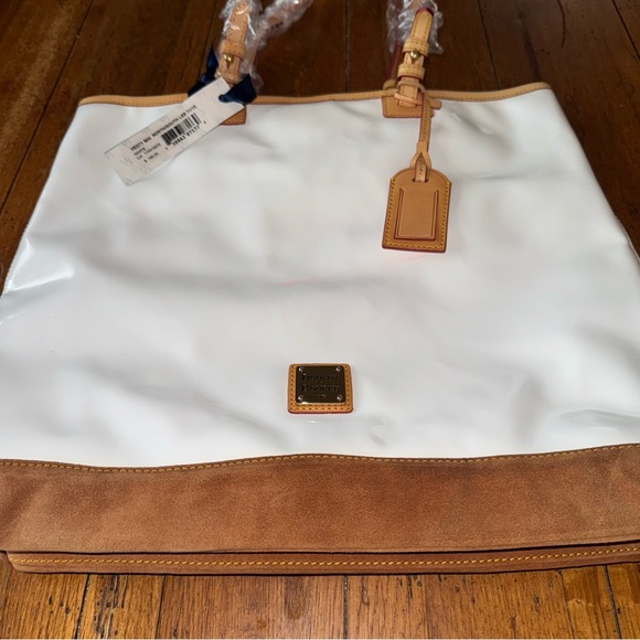 Dooney & Bourke White Patent Leather North/South Lee Tote Bag NWT! FLAW. - Picture 6 of 14